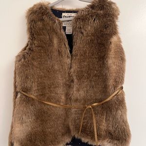 Oshkosh Girl faux fur vest. Size 6.